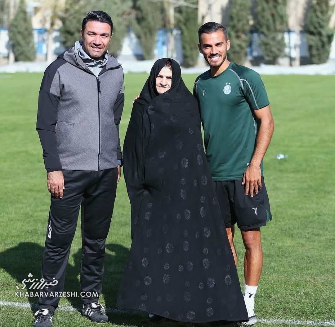 عکس| خاصترین مادربزرگ دنیا در تمرین استقلال/ نکونام اینگونه سورپرایز شد