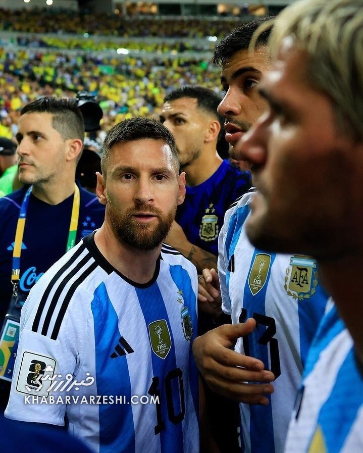 تصاویر| این رفتار وحشیانه یاران مسی را عصبانی کرد/ چرا بازی برزیل – آرژانتین دیرتر شروع شد؟