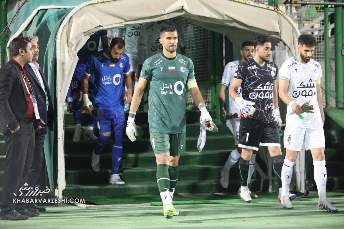 زورشان به استقلال نمیرسد سرمربیاش را آزار میدهند/ این رسم میزبانی نیست آن هم اصفهانیها/ حسینی هیچ تقصیری روی گل نداشت