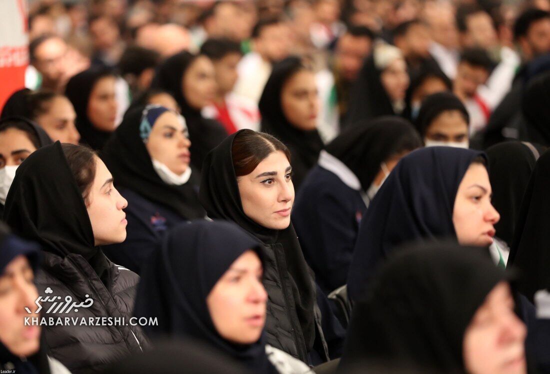 عکس| پوشش متفاوت ناهید کیانی در دیدار با رهبری