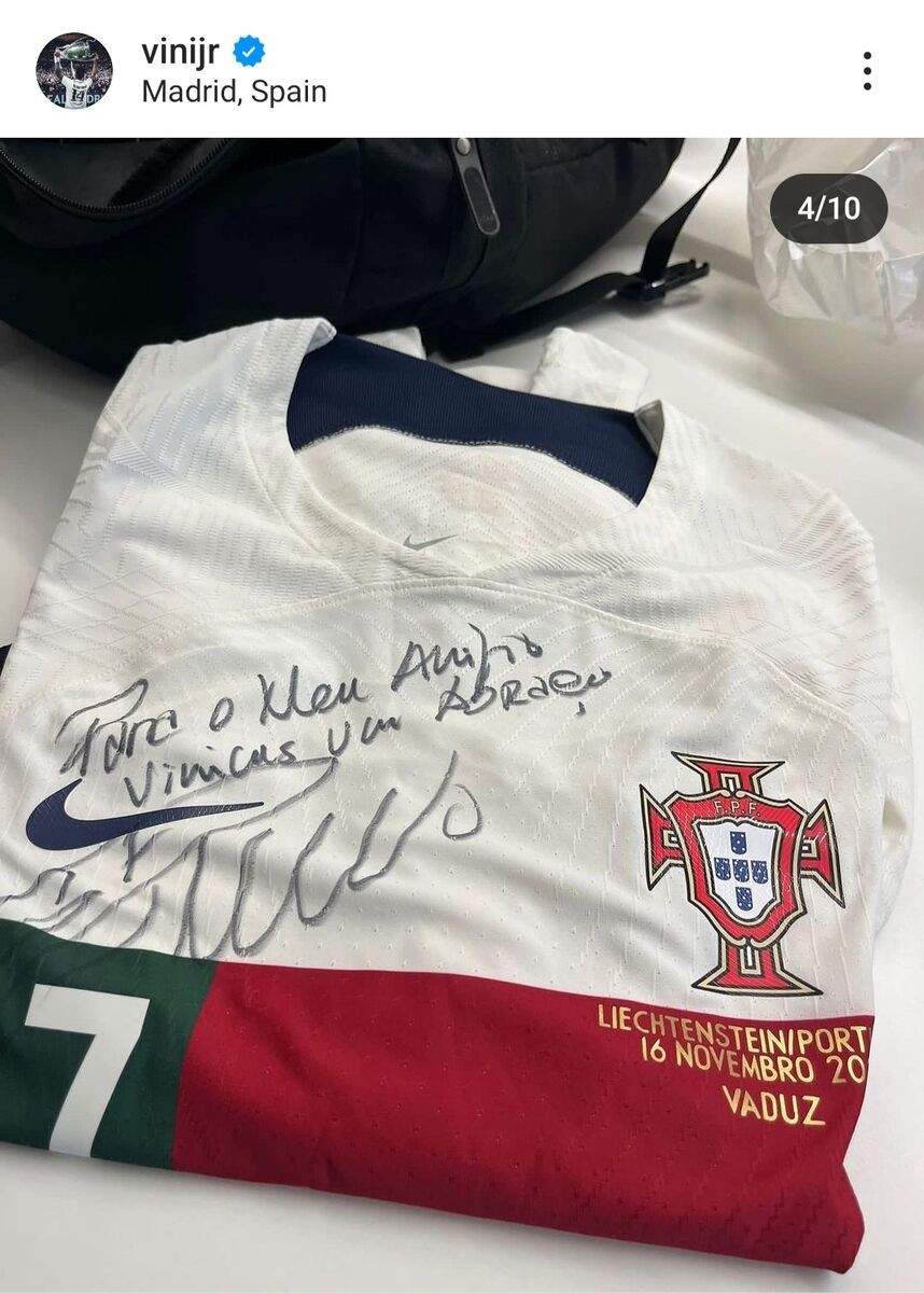 عکس| رونالدو جانشین خودش را انتخاب کرد/ هدیه ویژه کریستیانو به وارث شماره ۷