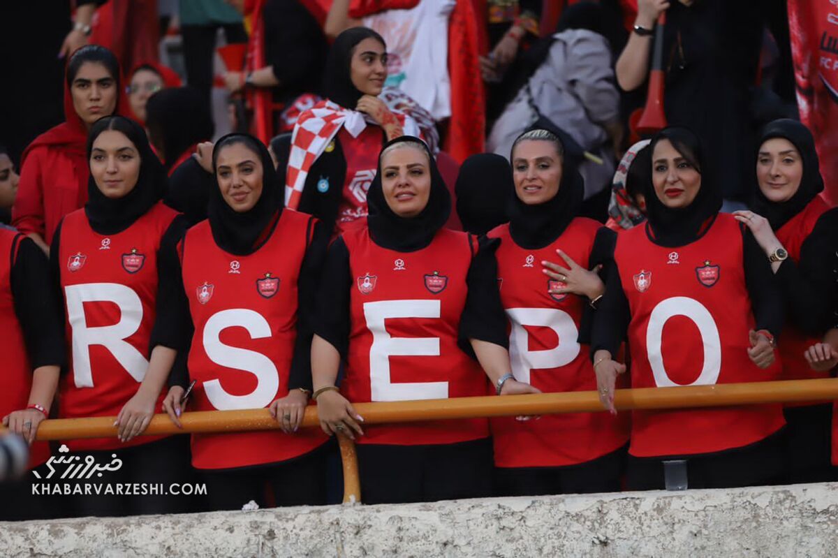 استقبال عجیب زنان پرسپولیسی از بازی قهرمانی استقبال عجیب زنان پرسپولیسی از بازی قهرمانی