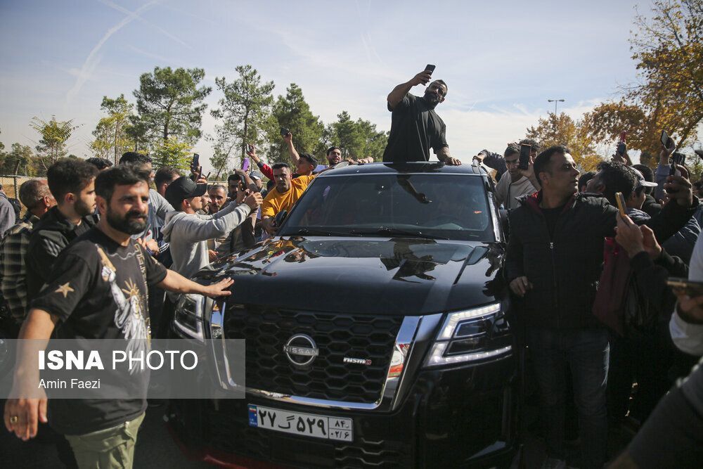 عکس| ماجرای خودروی میلیاردی هادی چوپان/ گرگ پارسی در ماشین غول‌پیکر!