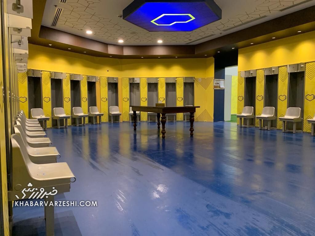 عکس| اقدام ژاپنی پرسپولیسیها در ورزشگاه النصر/ نماینده ایران رختکن را آب و جارو کرد و رفت!