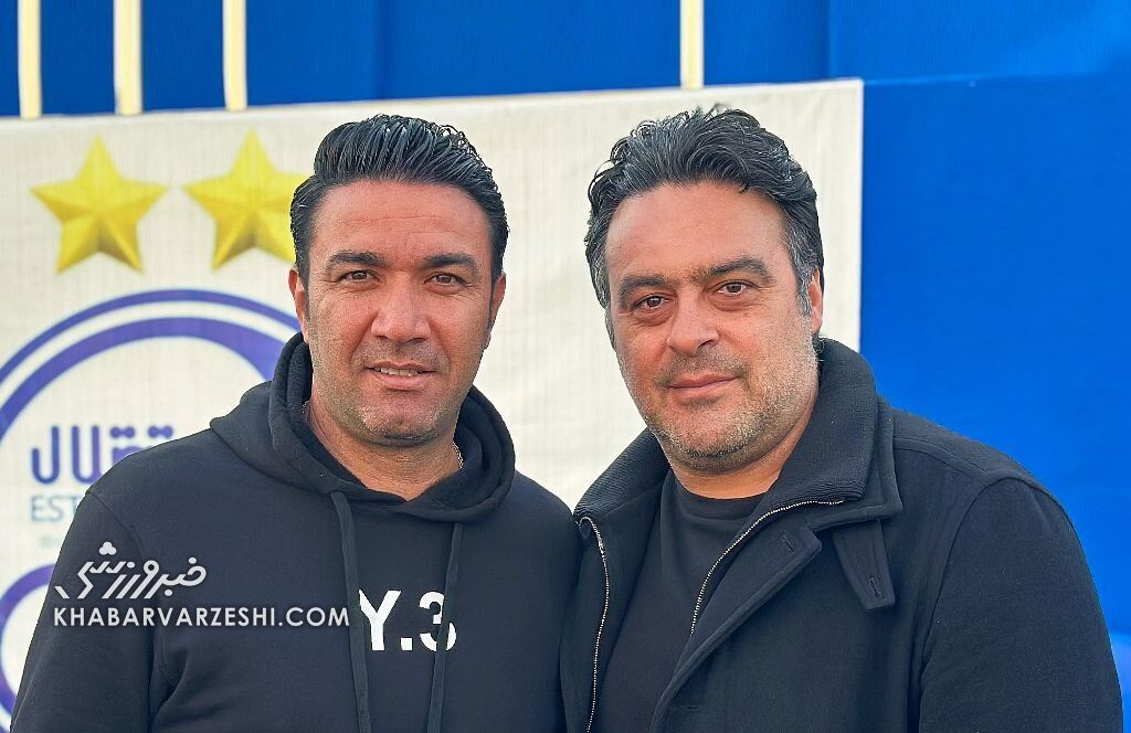 عکس| نکونام پیراهن ناصر حجازی را به فرزندش اهدا کرد آتیلا حجازی و جواد نکونام