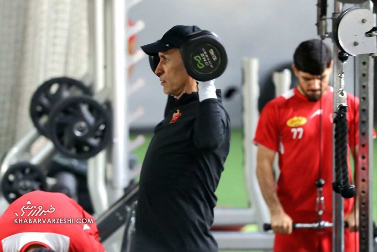 عکس| گلمحمدی با پرسپولیسیها دست به وزنه شد