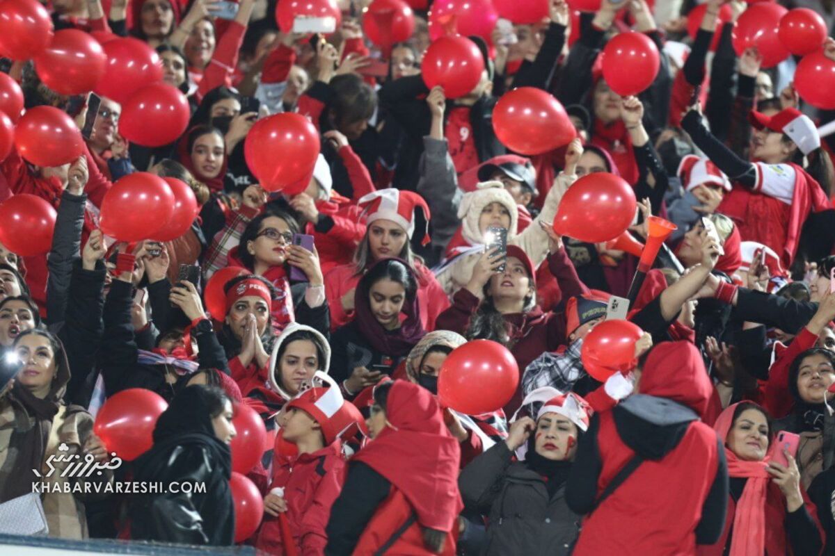شعارهای جالب دختران پرسپولیسی مقابل الدحیل در ورزشگاه آزادی +ویدیو