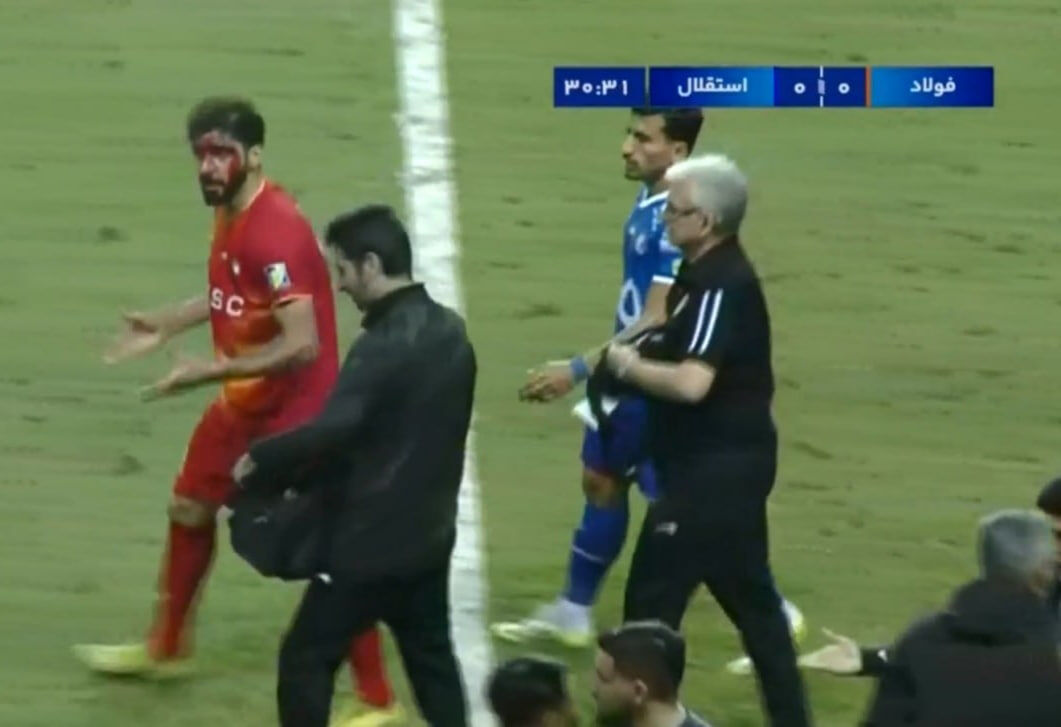 عکس| سکانس خونین در استقلال - فولاد/ صورت یک بازیکن پس از برخورد شدید ترسناک شد!