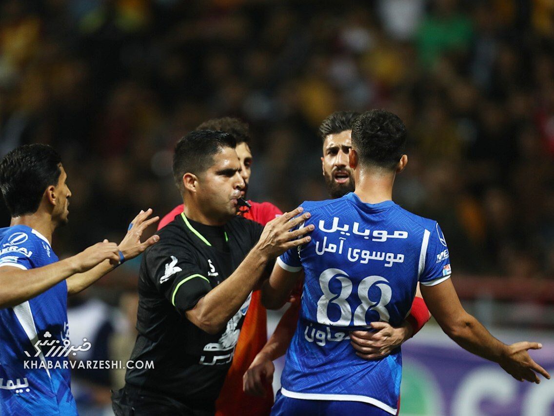 فوتبال - صحنه های زشت در لیگ برتر فوتبال ایران
