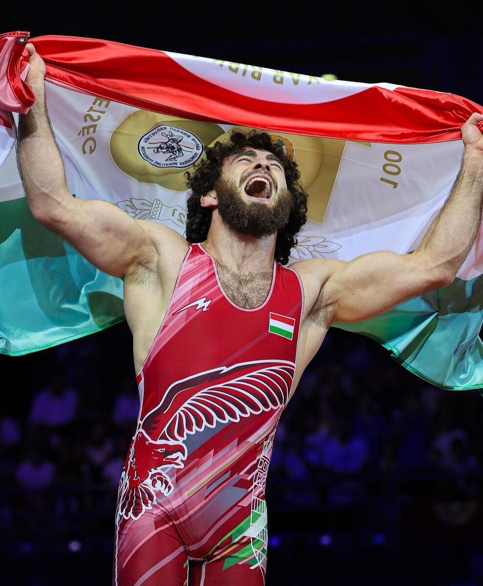 تصاویری زیبا از پادشاه ایرانی و گربه سیاه حسن یزدانی/ ژست قهرمان سنگین وزن جهان در بین اعجوبههای کشتی