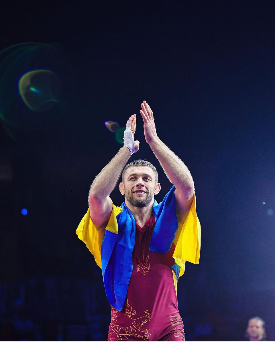 تصاویری زیبا از پادشاه ایرانی و گربه سیاه حسن یزدانی/ ژست قهرمان سنگین وزن جهان در بین اعجوبههای کشتی