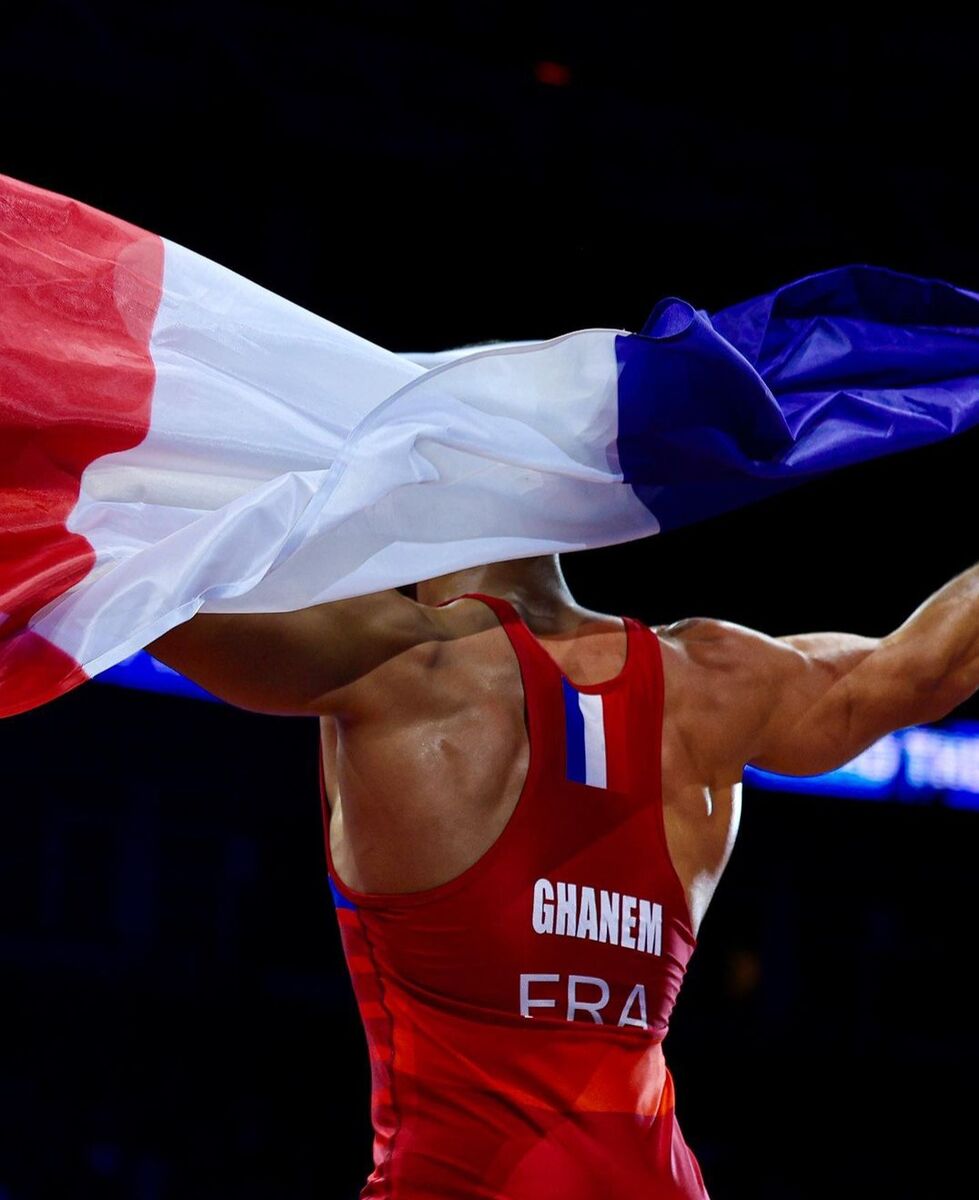 تصاویری زیبا از پادشاه ایرانی و گربه سیاه حسن یزدانی/ ژست قهرمان سنگین وزن جهان در بین اعجوبههای کشتی