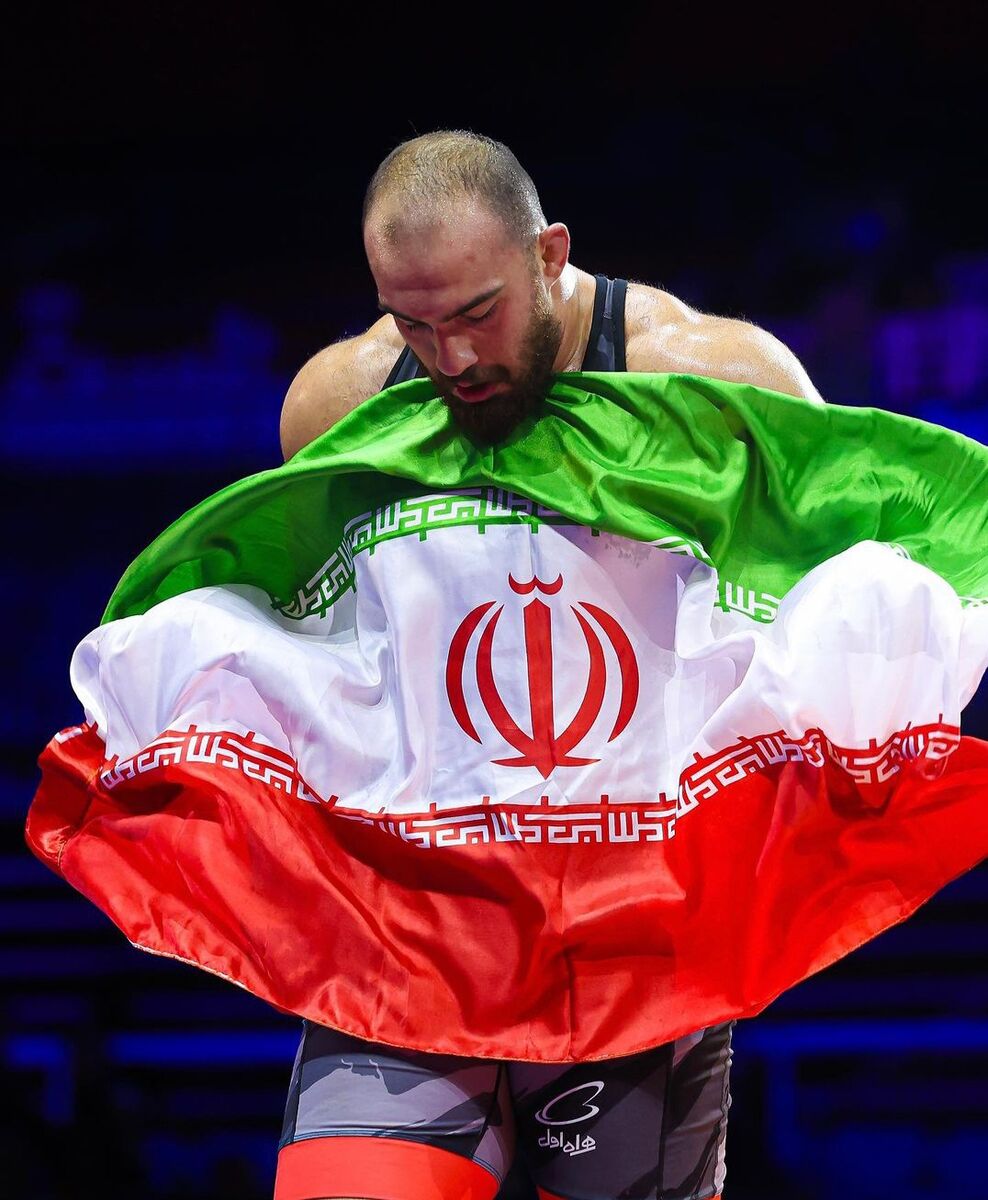 تصاویری زیبا از پادشاه ایرانی و گربه سیاه حسن یزدانی/ ژست قهرمان سنگین وزن جهان در بین اعجوبههای کشتی