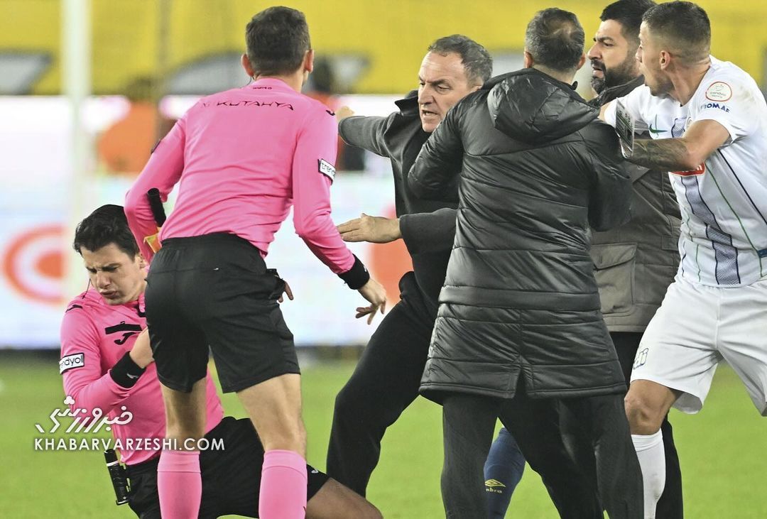 تصاویر| حمله وحشیانه و بیسابقه به داور در فوتبال ترکیه