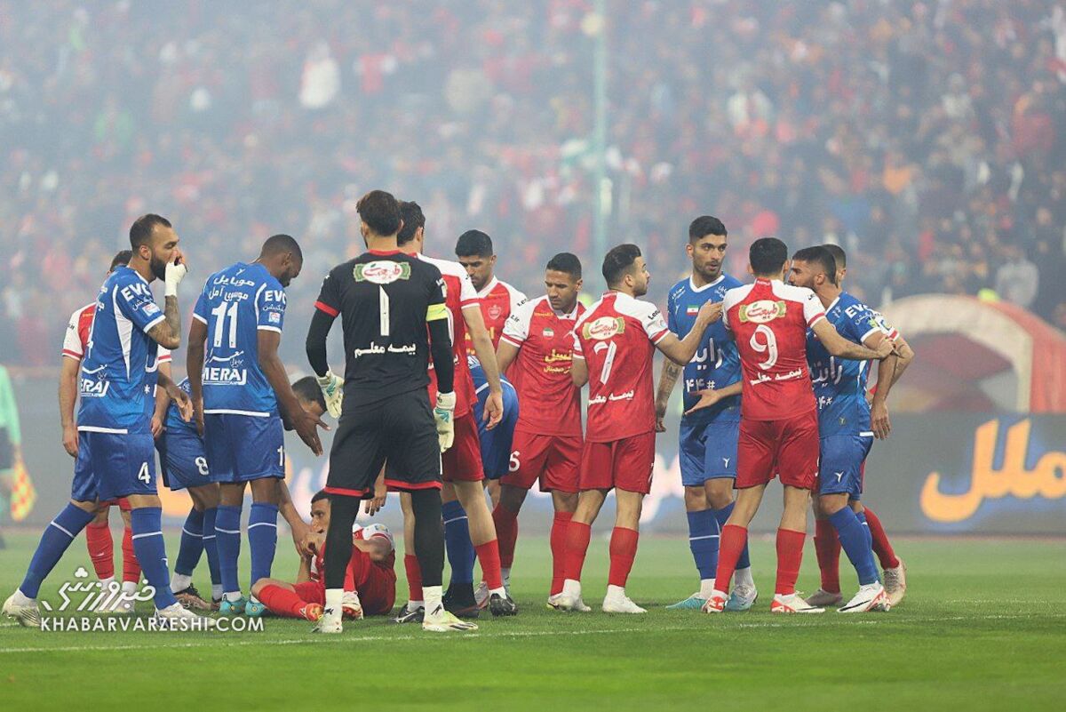 تصاویر| اولین درگیری شدید دربی در محوطه جریمه پرسپولیس! تصاویر| اولین درگیری شدید دربی در محوطه جریمه پرسپولیس!