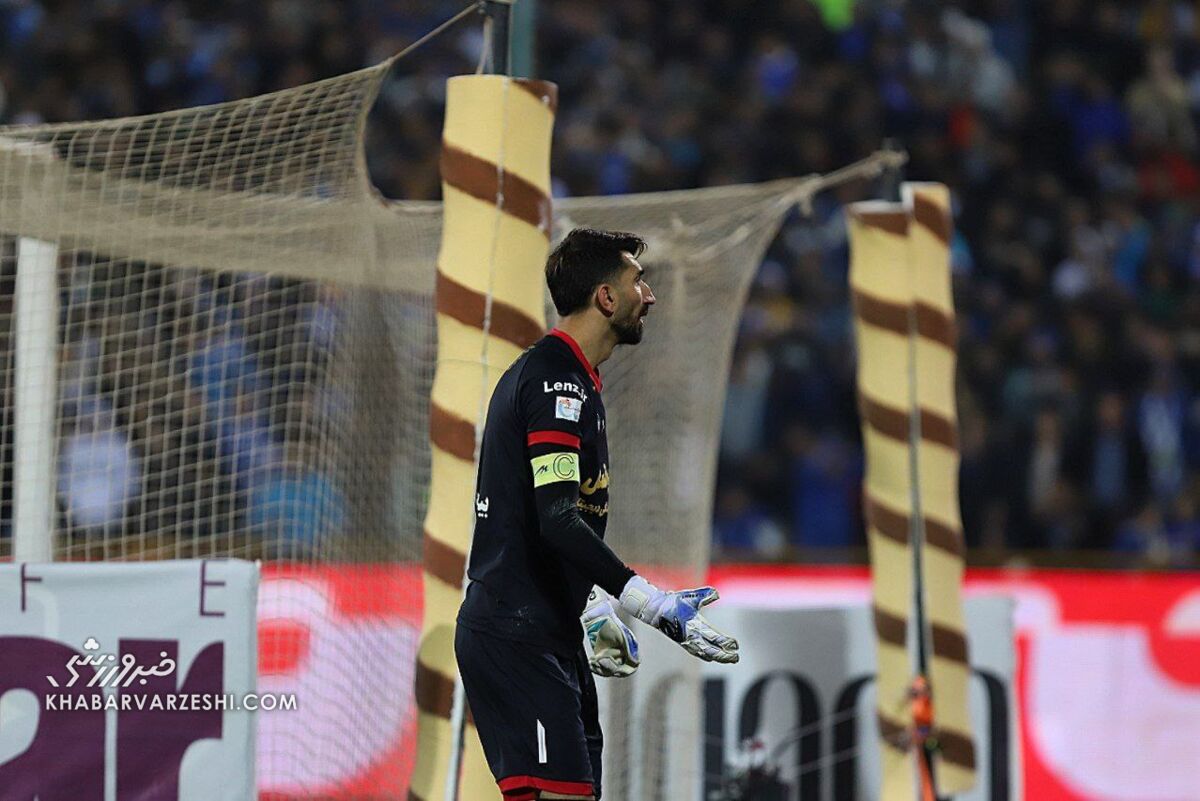 لحظه شماری پرسپولیسیها برای انفجار ۴ بمب نقل و انتقالات/ یک رقیب جدی برای آقای دروازهبان؛ زنگ خطر بیخ گوش بیرانوند!