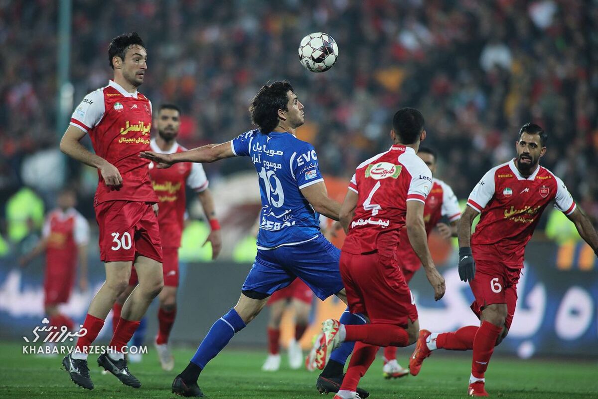 استقلال در یکقدمی پرسپولیس ماند/ دربی و VAR به نفع سپاهان!