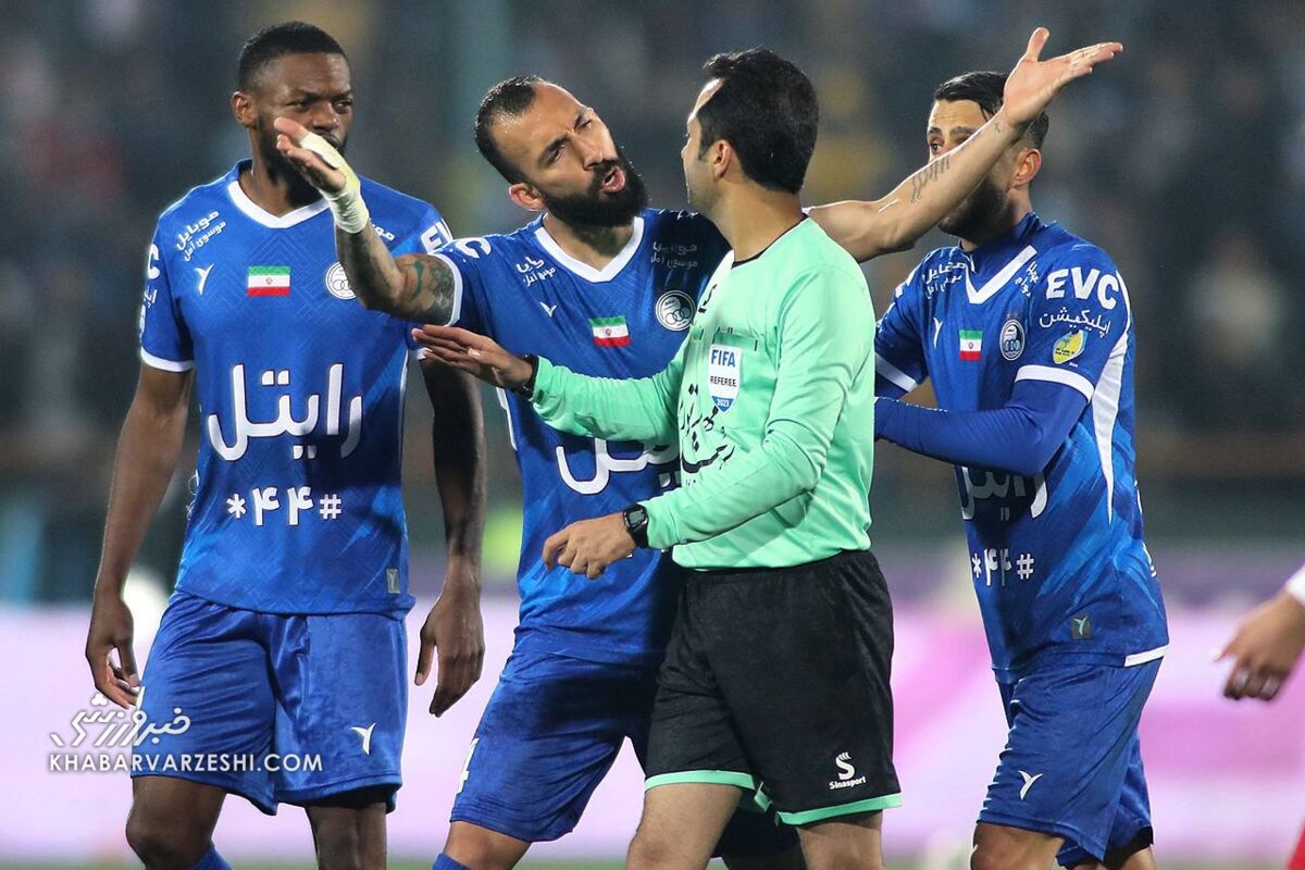 قطعاً پنالتی استقلال اشتباه بود/ قبلاً داوران نمیدیدند اشتباه میکردند الان میبینند اشتباه میکنند! قطعاً پنالتی استقلال اشتباه بود/ قبلاً داوران نمیدیدند اشتباه میکردند الان میبینند اشتباه میکنند!