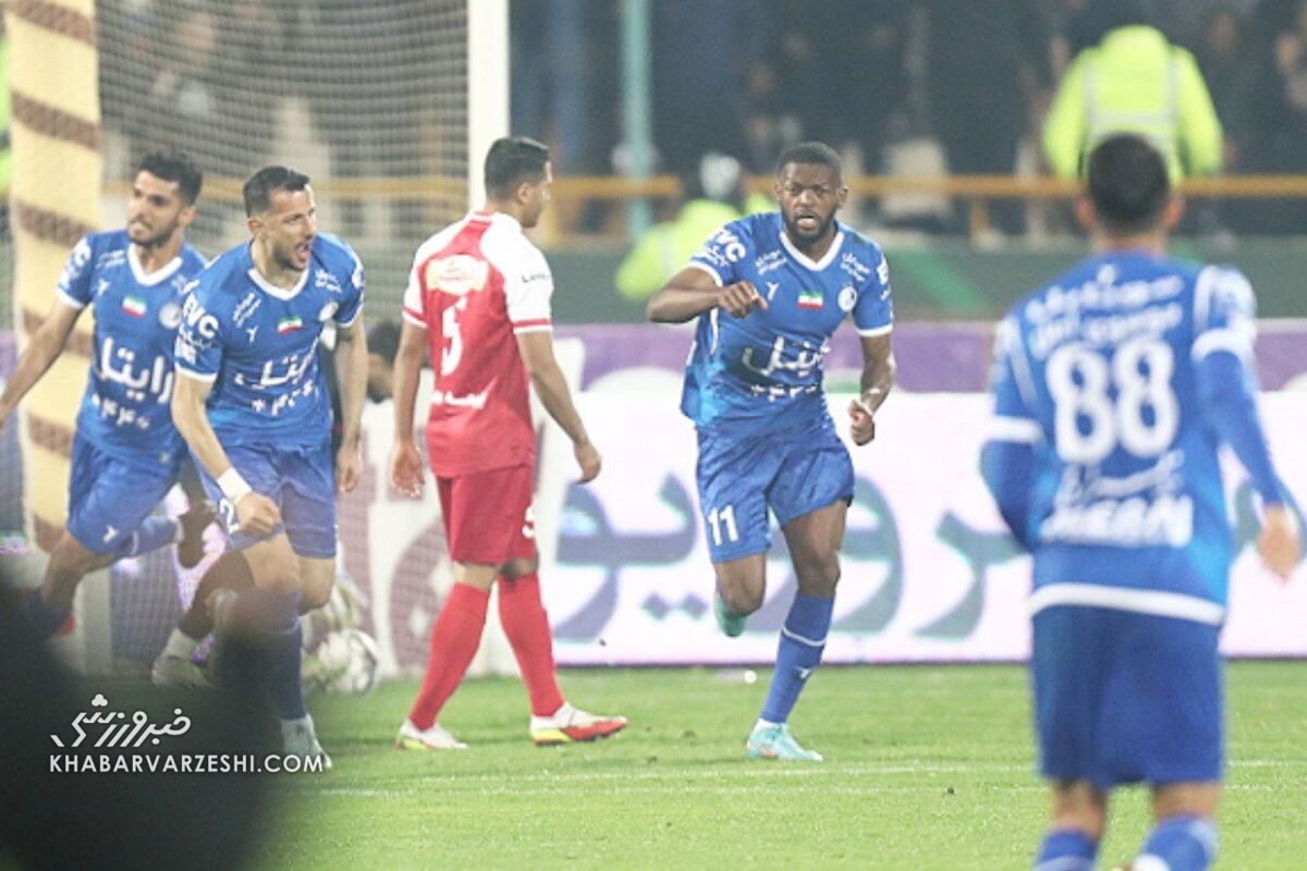 جدال تاریخی استقلال و پرسپولیس با گلزنی عالیشاه و یامگا/ چه کسی در دربی دست نکونام را گرفت؟