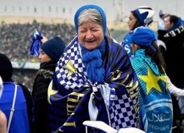 ویدیو| مادربزرگ استقلالی که سوژه دربی شد: باید برنده می‌شدیم؛ حق‌مان را خوردند/ نکونام همان مجیدی است/ خیلی خوش‌حال شدم که خانم‌ها را به استادیوم راه دادند!