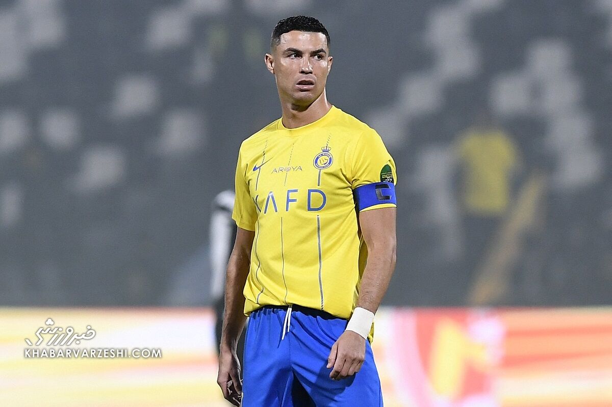 هدبند مینیماوس بر سر کریستیانو رونالدو/ CR7 در خانه با پسرانش فوتبال بازی میکند +ویدیو هدبند مینیماوس بر سر کریستیانو رونالدو/ CR7 در خانه با پسرانش فوتبال بازی میکند +ویدیو