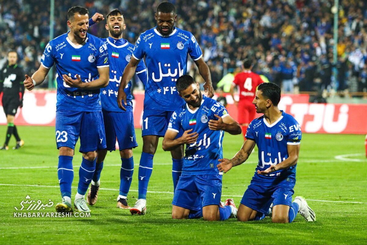 عکس| بمب استقلال گلش را به چه کسی تقدیم کرد؟