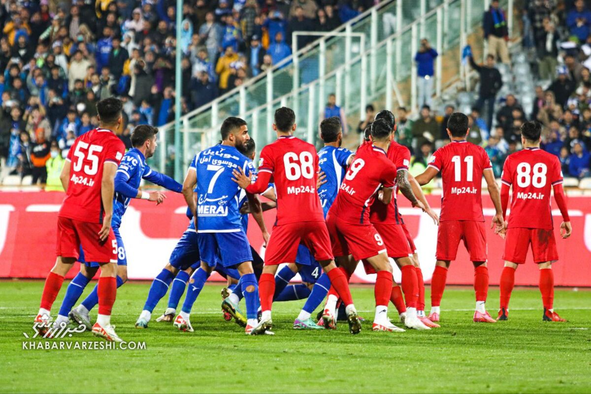 درگیری هواداران استقلال و نساجی/ یک نفر دستگیر شد +ویدیو درگیری هواداران استقلال و نساجی/ یک نفر دستگیر شد +ویدیو