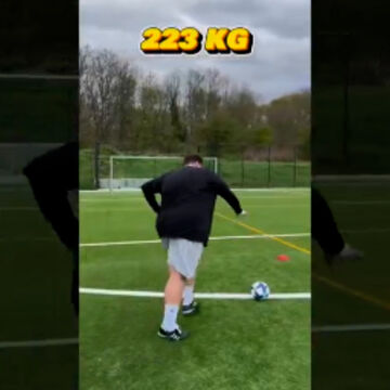 ویدیو| مهارت فوتبالیست‌های سنگین وزن!
