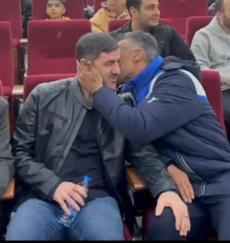 بوسه هاشمینسب بر صورت کریم باقری