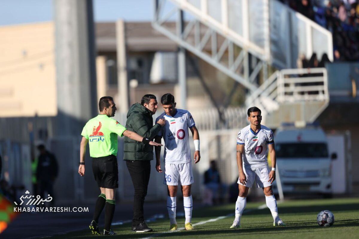 کارشناس داوری، جواب باشگاه استقلال را داد/ فقط و فقط به دنبال نتیجه گرفتن به هر صورتی هستند/ افرادی که از کارشناسان شیتیل بگیر حرف می زنند، مدرک دارند رو کنند