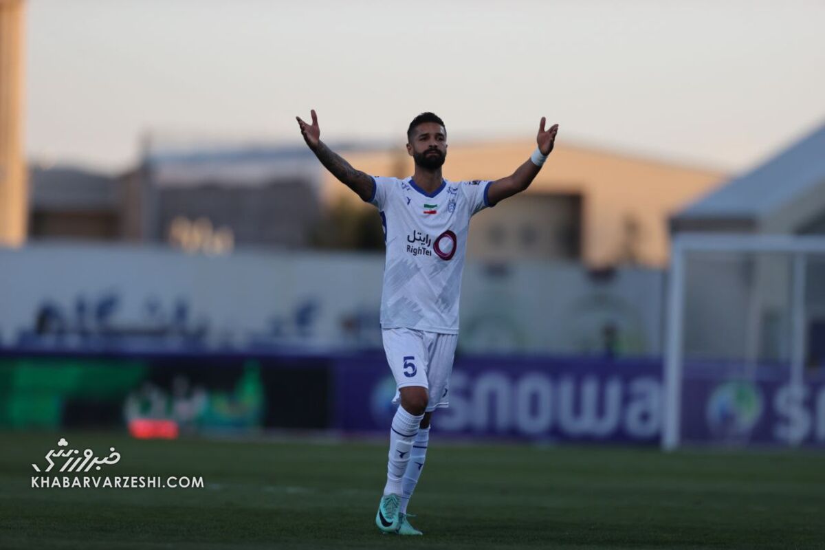 استقلال باید غرامت بدهد؛ آرمین سهرابیان در راه ارسلان مطهری! استقلال باید غرامت بدهد؛ آرمین سهرابیان در راه ارسلان مطهری!