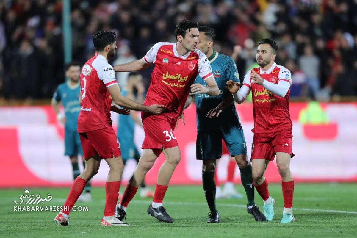 نگاهی به هفته ۲۹ لیگ برتر ایران/ کار راحت استقلال در تهران در شب سخت پرسپولیس در قزوین نگاهی به هفته ۲۹ لیگ برتر ایران/ کار راحت استقلال در تهران در شب سخت پرسپولیس در قزوین