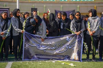 عکس| تلخ‌ترین خداحافظی در فوتبال در ایران؛ استوک ملیکا روی تابوت/ تصاویری تکان دهنده از وداع دختر ملی‌پوش با مستطیل سبز