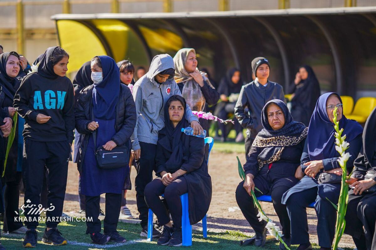 عکس| تلخترین خداحافظی در فوتبال در ایران؛ استوک ملیکا روی تابوت!/ تصاویری تکان دهنده از وداع دختر ملیپوش با مستطیل سبز