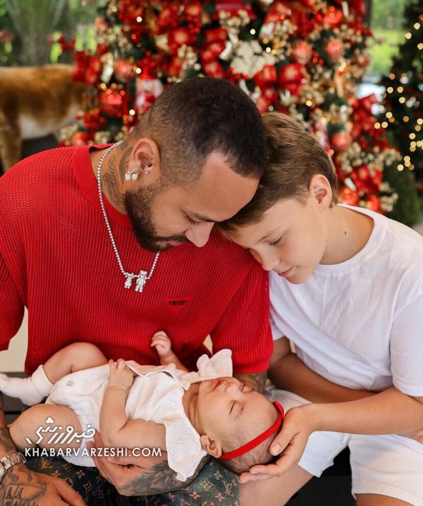 عکس| عاشقانه متفاوت نیمار در شب کریسمس با ۲ بچه