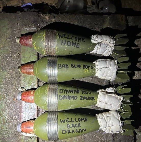 عکس| خمپاره برای پسران آبی؛ اقدام عجیب و بیسابقه طرفداران تیم رقیب!