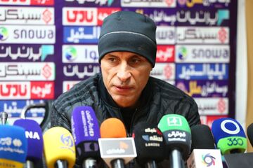 گل‌محمدی: کلاه گشادی سر پرسپولیس رفت/ امیدوارم مدیران فوتبال فقط پشت‌میزنشین نباشند