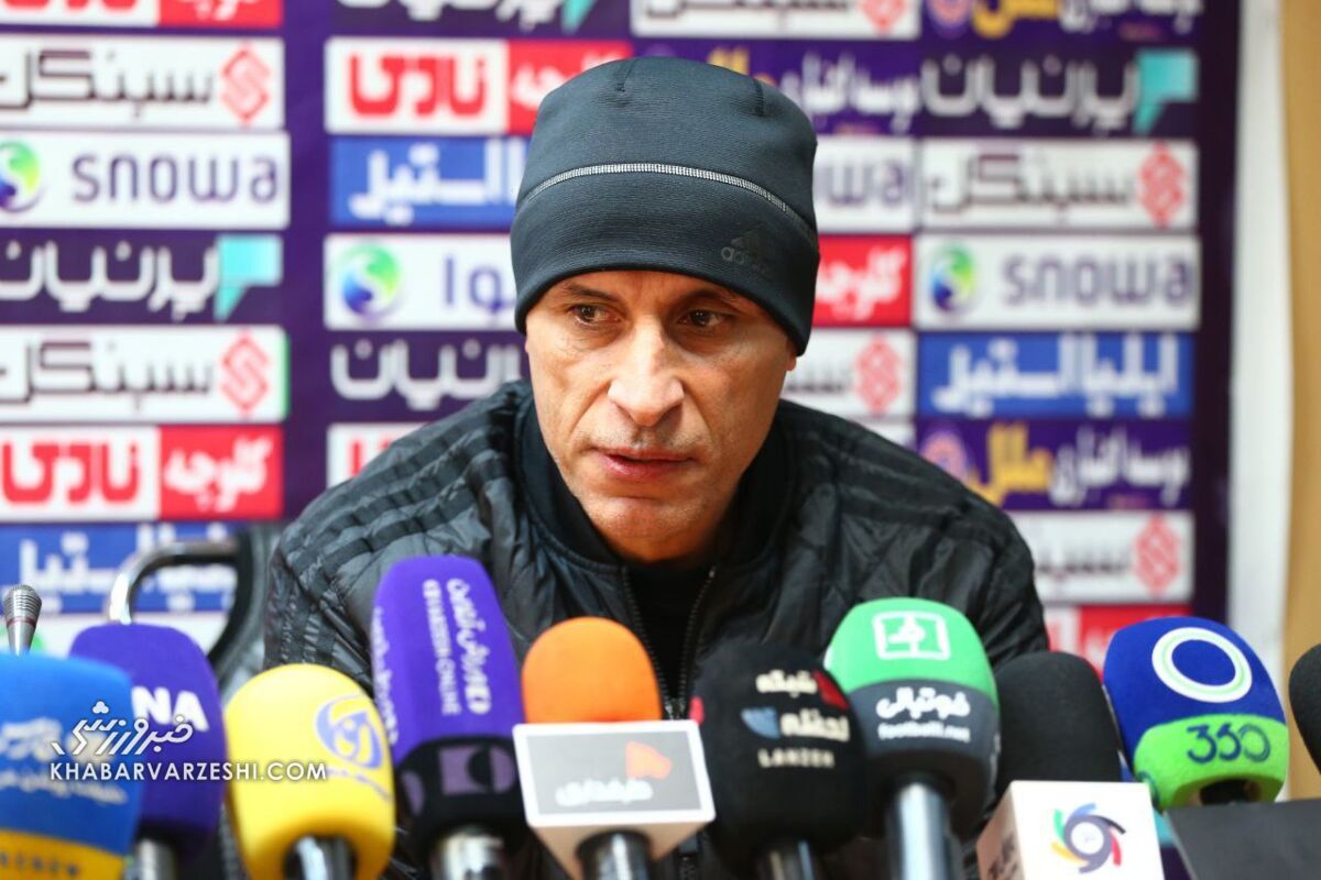 گلمحمدی: کلاه گشادی سر پرسپولیس رفت/ امیدوارم مدیران فوتبال فقط پشتمیزنشین نباشند گلمحمدی: کلاه گشادی سر پرسپولیس رفت/ امیدوارم مدیران فوتبال فقط پشتمیزنشین نباشند