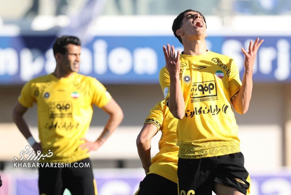 اتفاق عجیب و غریب در لیگ برتر/ گلری که مدافع راست شد!