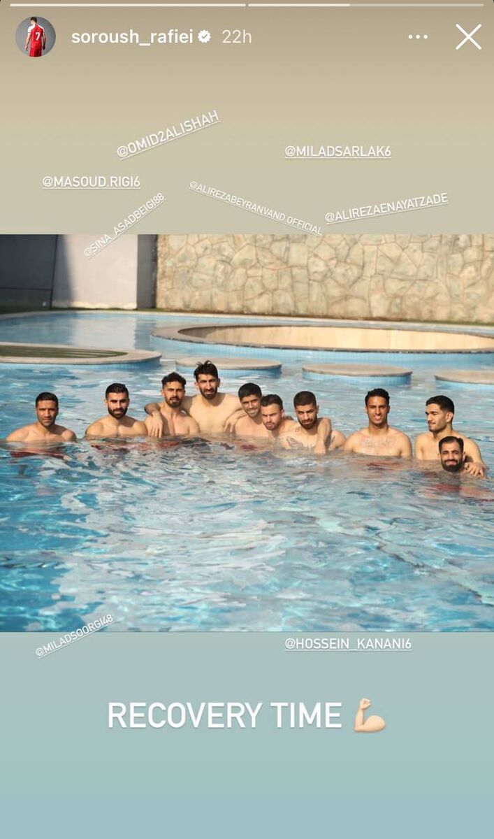 عکس| پارتی دسته جمعی بازیکنان پرسپولیس در استخر