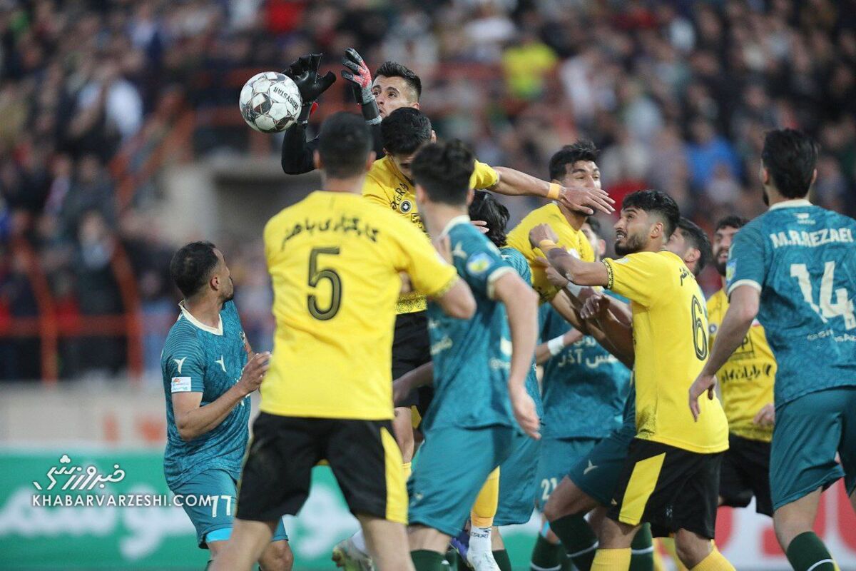 بهترین های هفته ۱۵ لیگ برتر؛ شمس آذر قهرمان نیم فصل را عوض کرد/ مدافعی که ناگهان ستاره شد/ سکوت ساکت در خانه شکست؛ یحیی هم از پرسپولیس رفت!