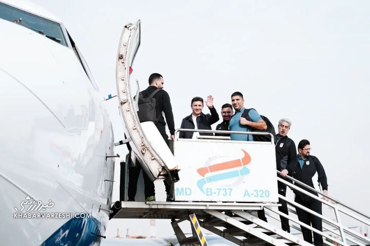 عکس| پرواز تیم ملی به سمت کیش/ ژست خاص قلعهنویی پای پرواز