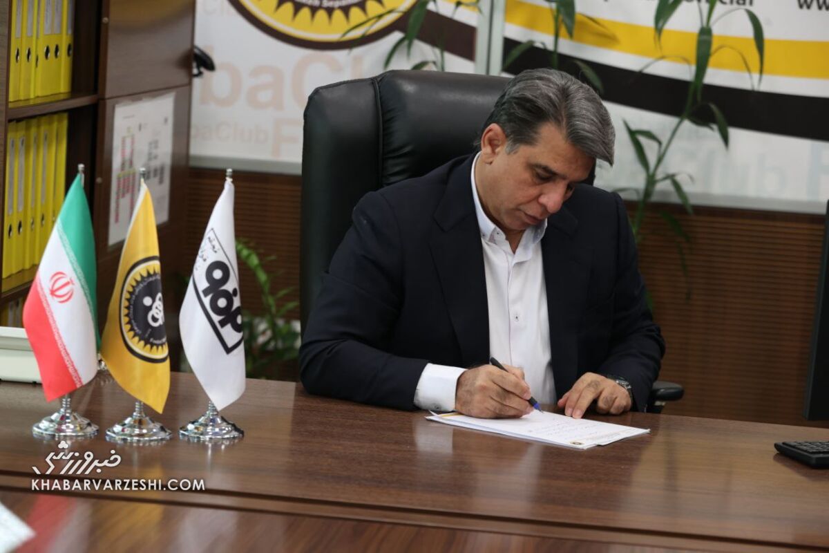اعتراف جنجالی مدیرعامل سپاهان: توان لیگ نخبگان را نداریم منوچهر نیکفر