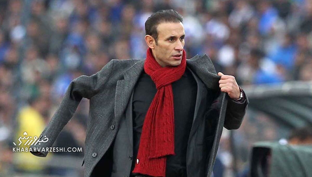 یحیی گل‌محمدی با شال گردن قرمز