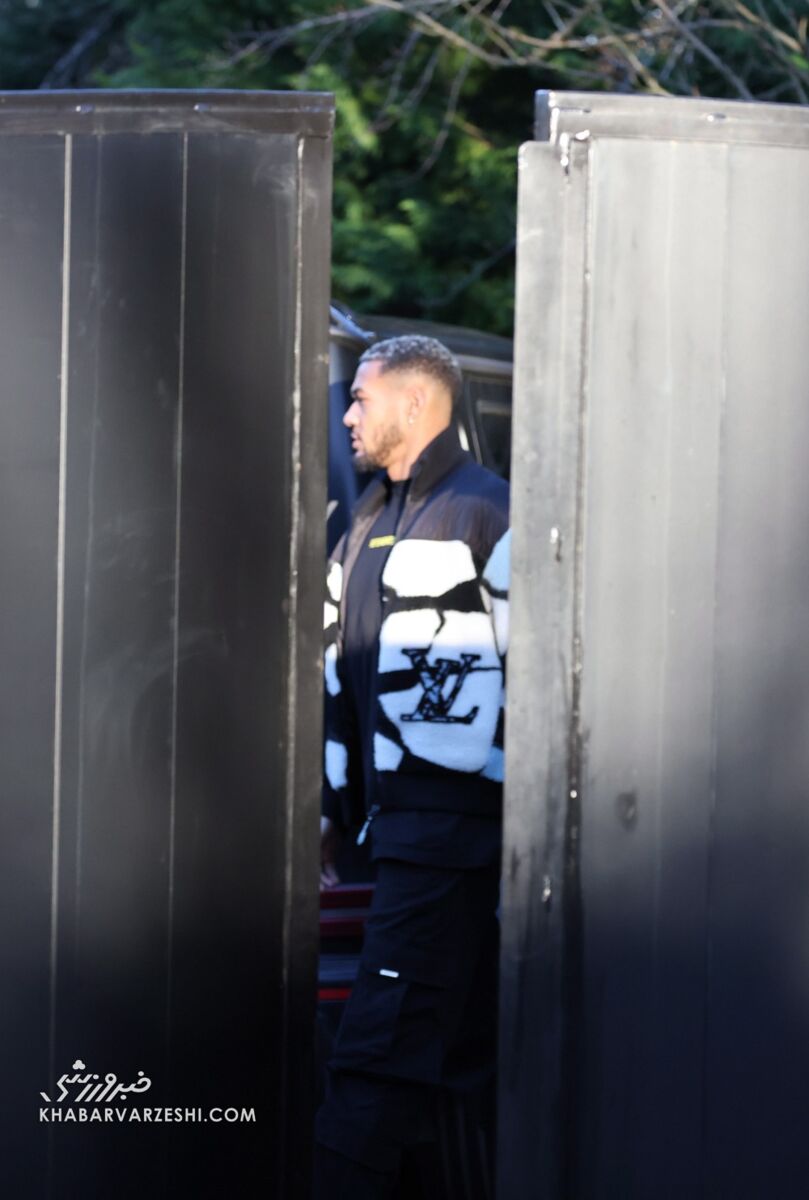 عکس| سه سارق وارد خانه ستاره فوتبال شدند/ دزدیهای مسلحانه ادامه دارد