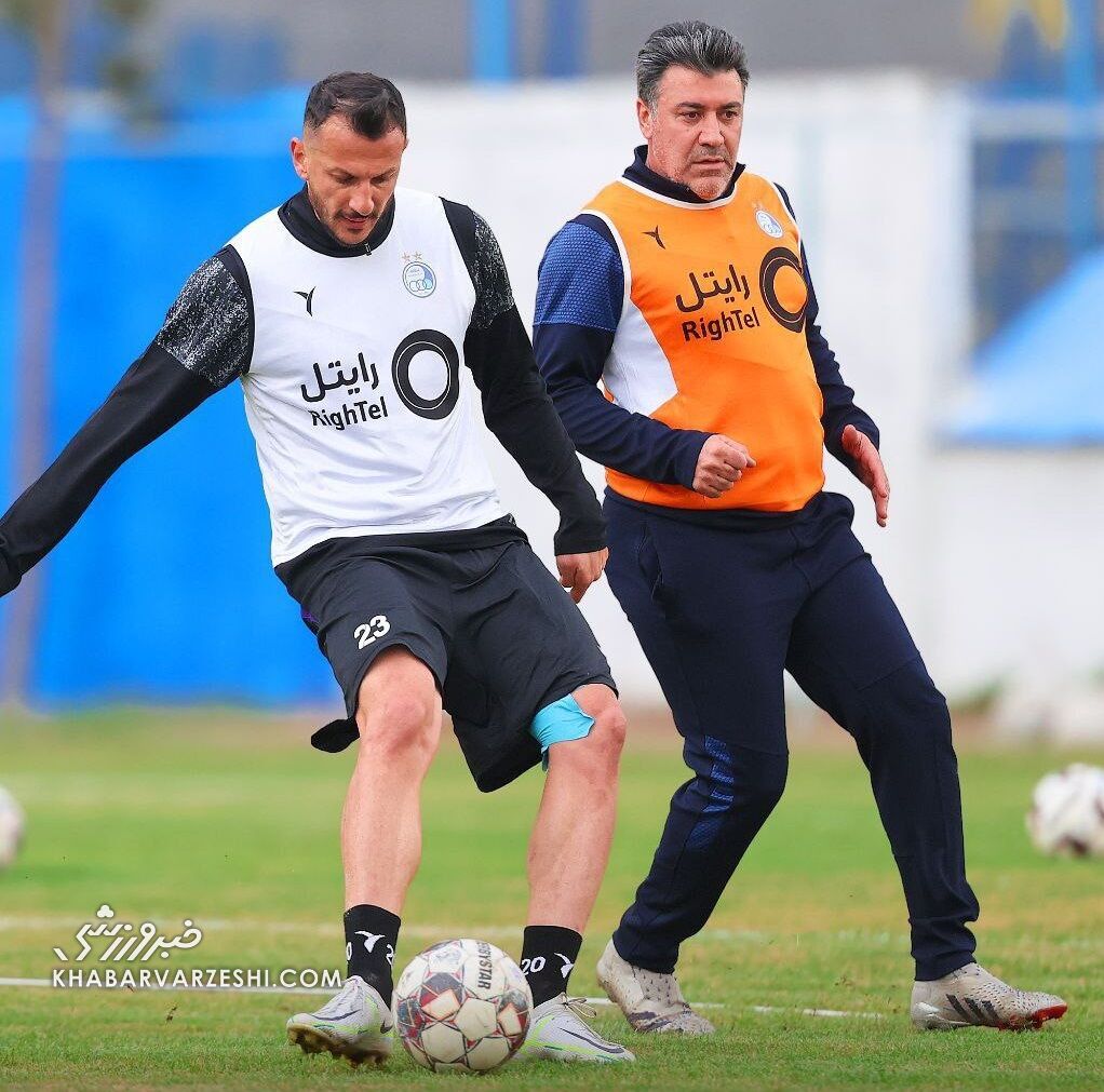 محمد نوازی در تمرین استقلال