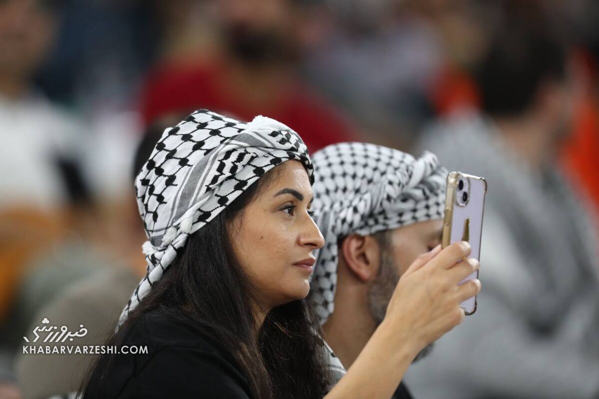 تصاویر| دختران فلسطینی تماشاگر بازی ایران/ هواداران زنی که در تلویزیون سانسور شدند!
