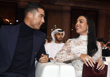 تصاویر| استایل فوتبالیست‌ها در مراسم گلوب ساکر دبی/ رونالدو و نامزدش چشم‌ها را خیره کردند!