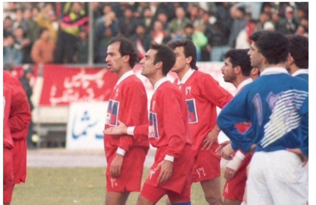 عکس| مساوی استقلال و پرسپولیس داخل زندان!/ پرسپولیس از لیگ کنارهگیری کرد و چهارم شد! عکس| مساوی استقلال و پرسپولیس داخل زندان!/ پرسپولیس از لیگ کنارهگیری کرد و چهارم شد!