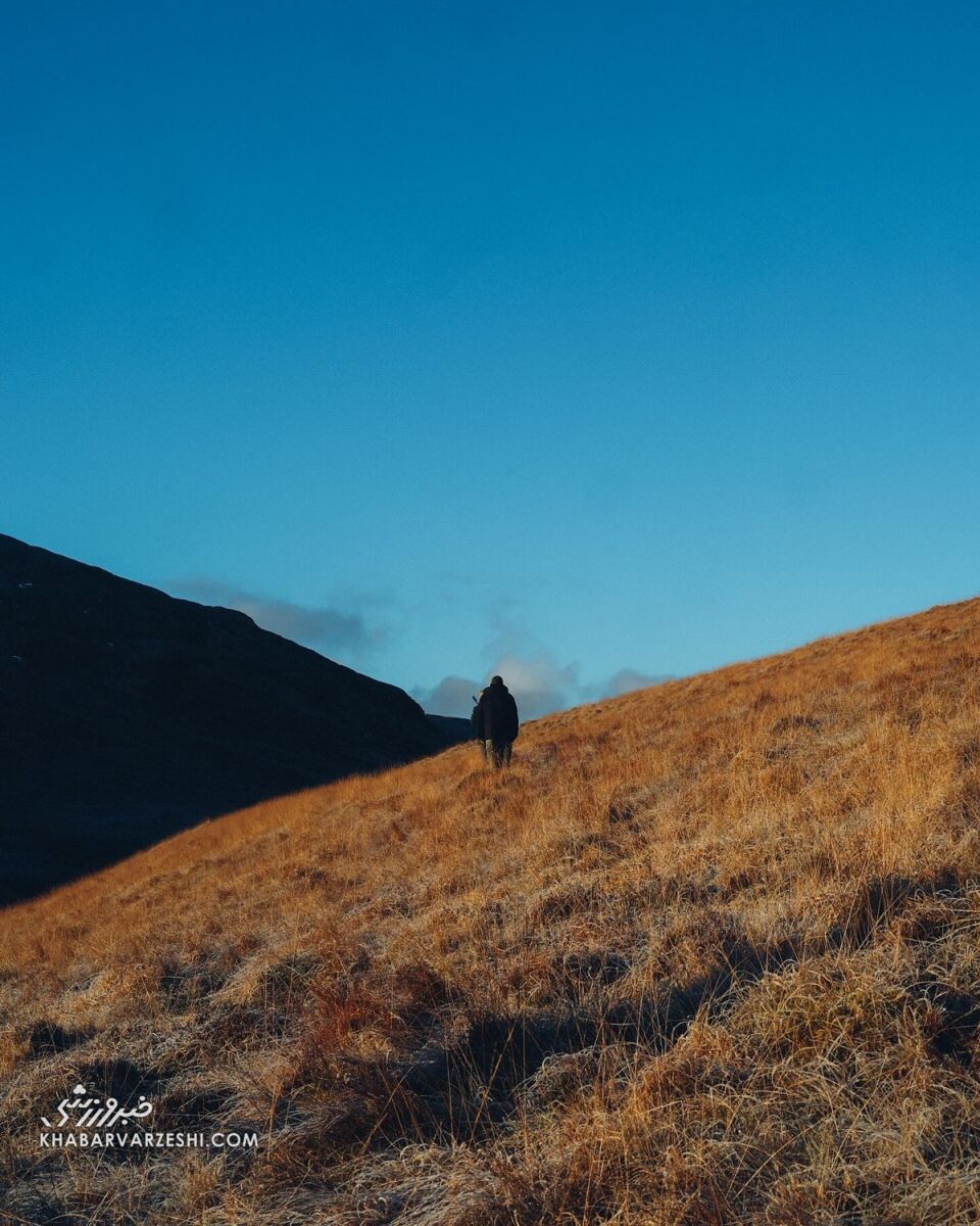 تصاویر شگفتانگیز از فوتبالیستی که در دمای ۲۱- درجه کمپ میزند/ این ستاره از گل زدن به تیراندازی و شکار رسید